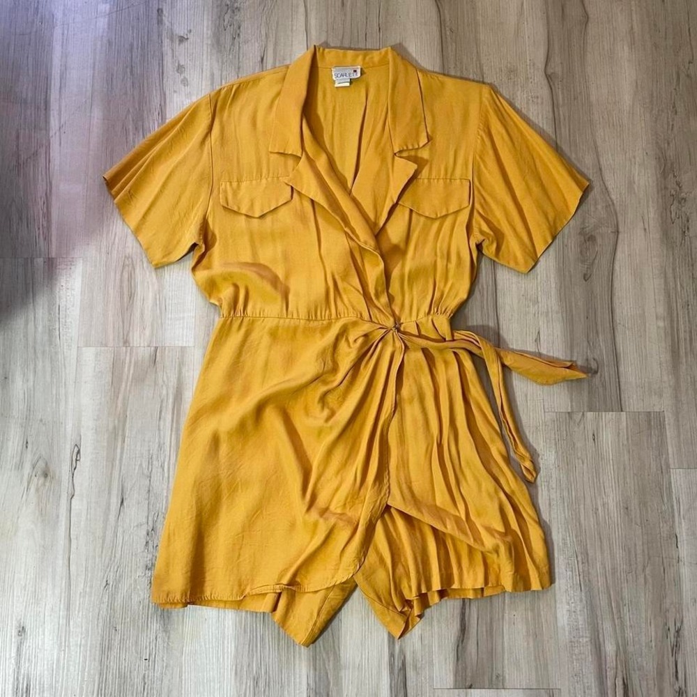 Vintage 1980s romper with tie waist and‎ faux pockets